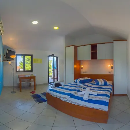Viscovery Boutique 3* Rukavac (Vis)